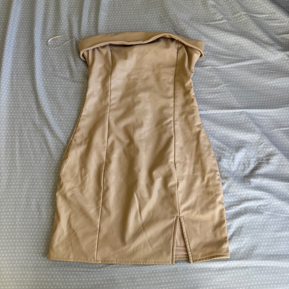 amazon cream Strapless Dress faux leather tight
#xs/s
brand new